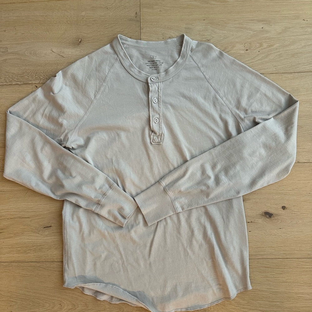 Gray Long Sleeve Tee with Relaxed Fit and Soft Material